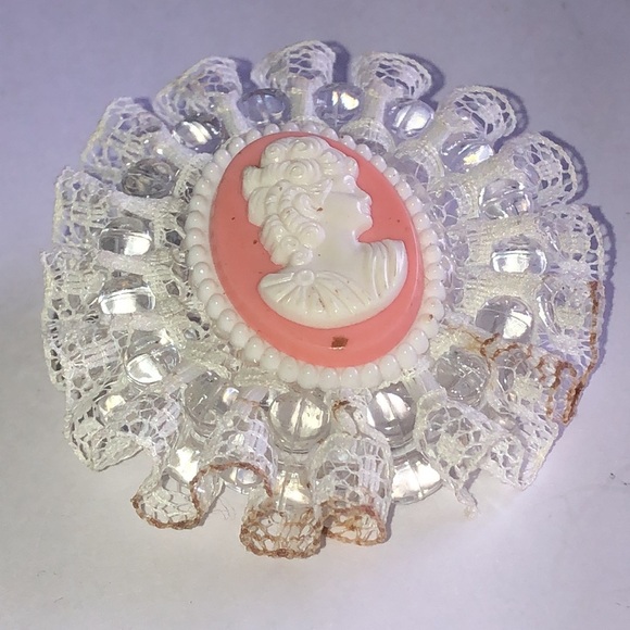 Vintage Cameo Brooch with Lace Trim - Picture 2 of 4